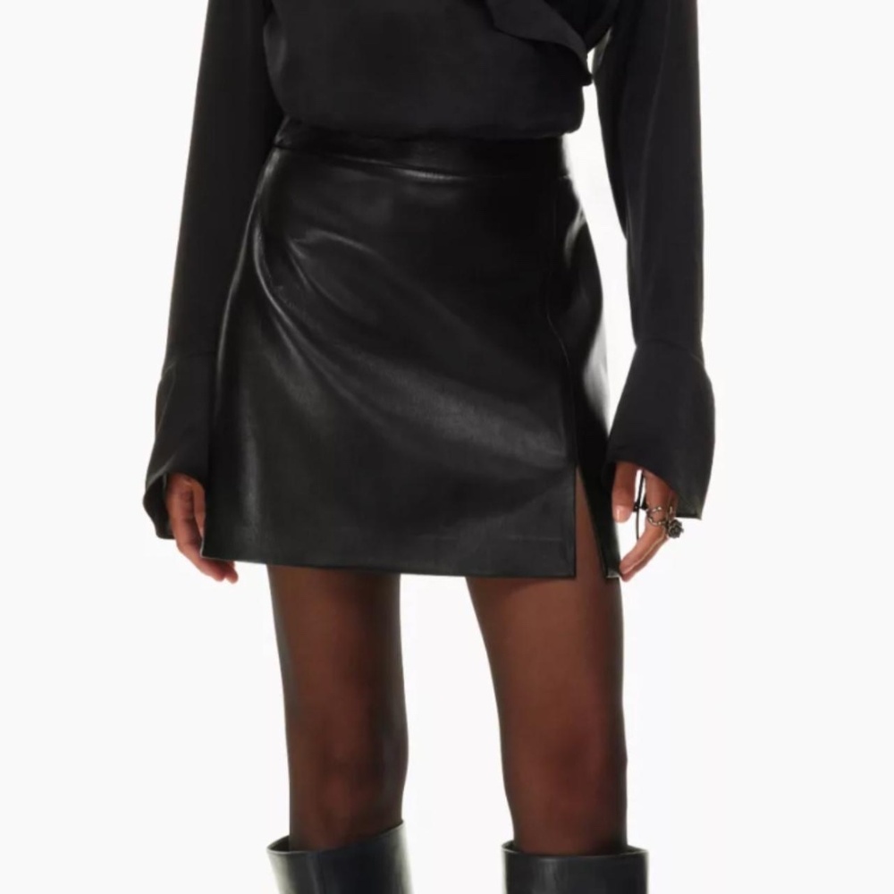 Aritzia Wilfred  Patio skirt, black faux leather mini skirt